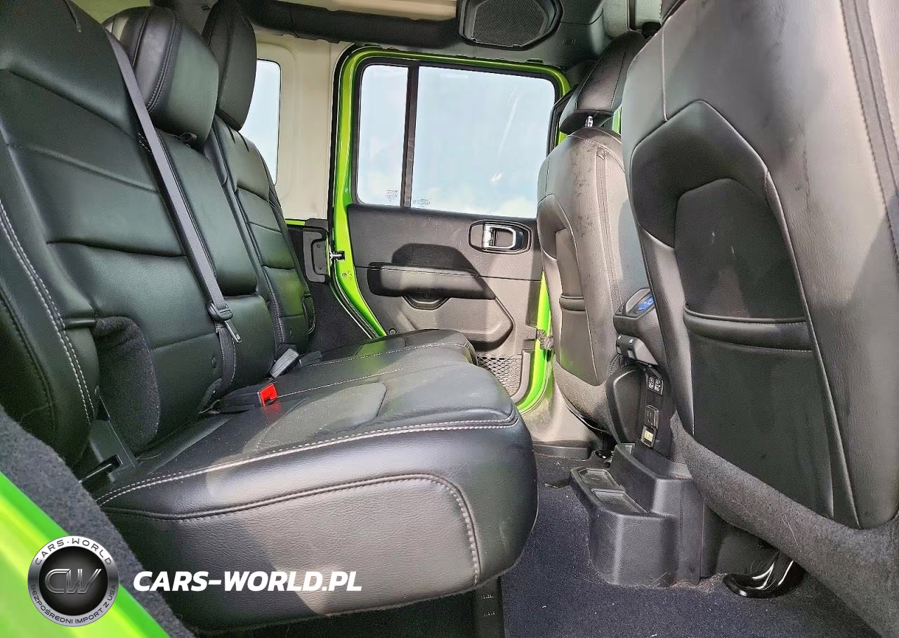 2018 Jeep Wrangler Unlimited Sahara VIN:1C4HJXEN7JW247396 - 11