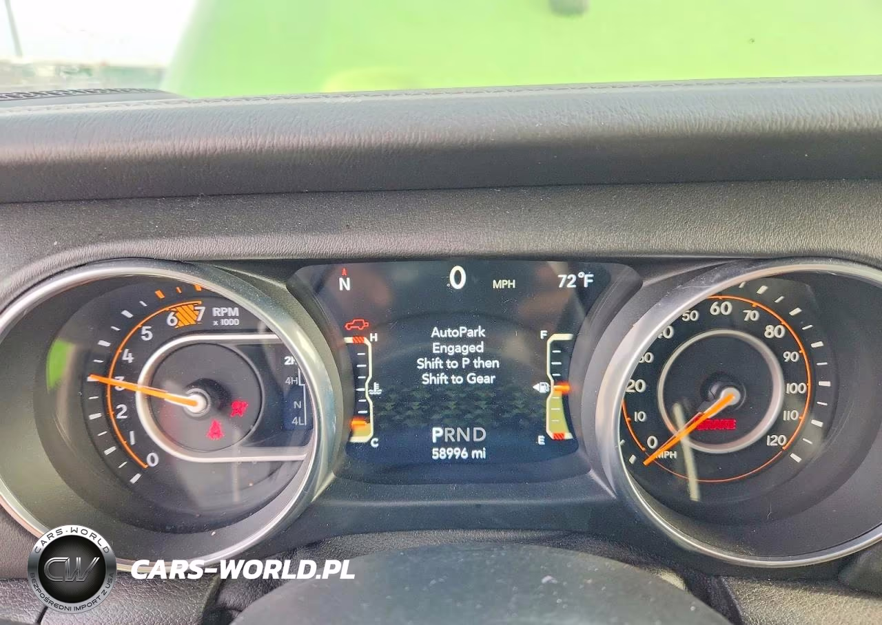 2018 Jeep Wrangler Unlimited Sahara VIN:1C4HJXEN7JW247396 - 9