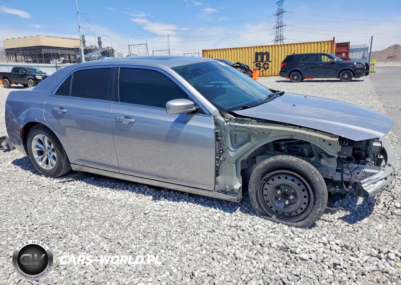 2015 Chrysler 300 Limited VIN:2C3CCAAG3FH859260 - 4