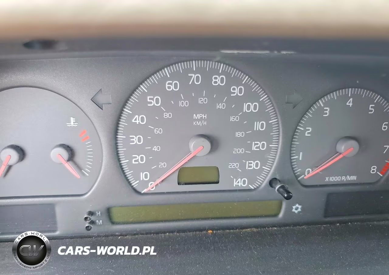 2000 Volvo S70 Base VIN:YV1LS61J9Y2665197 - 9
