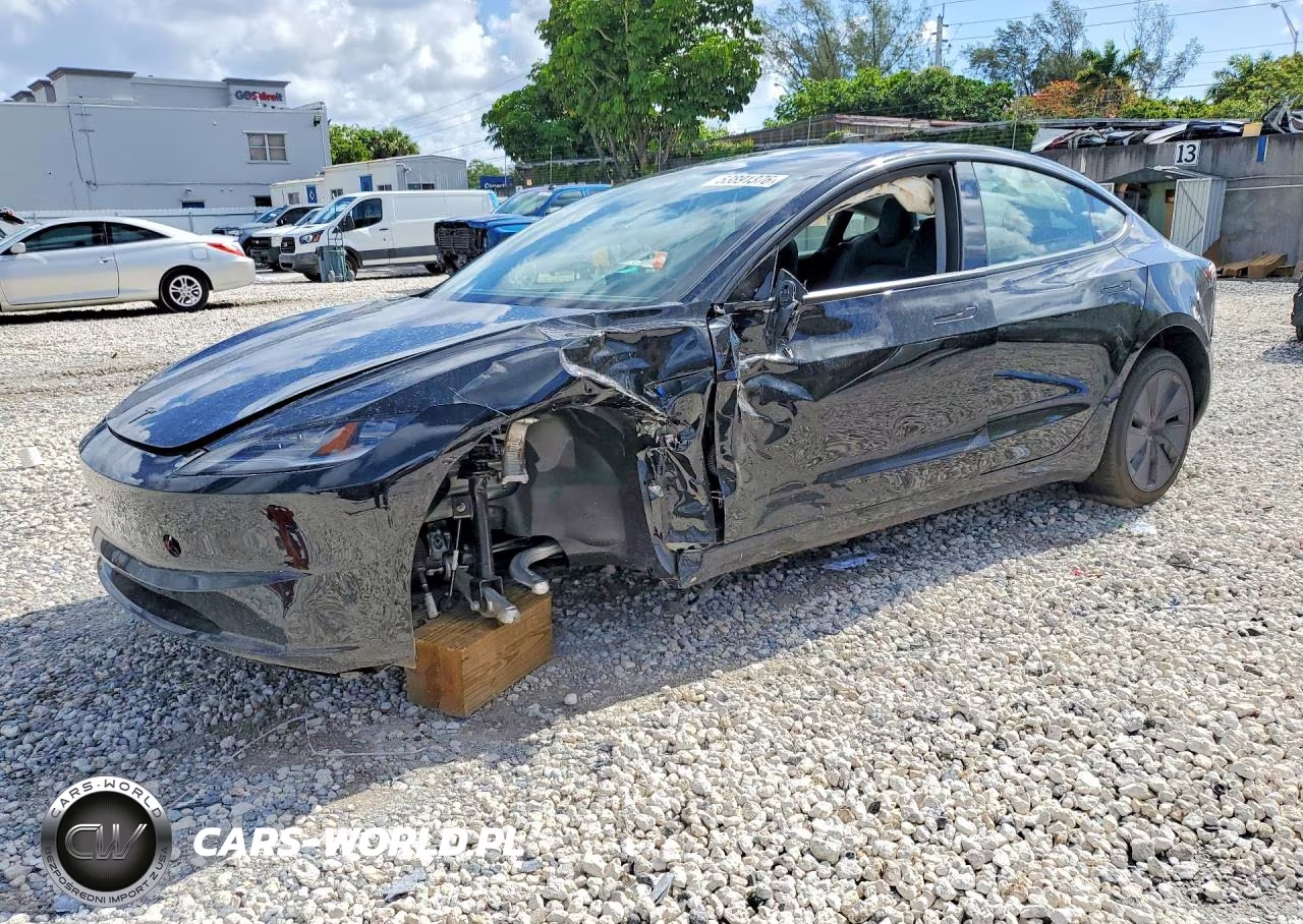 2026 Tesla Model 3 – zdjęcie 1 z 12