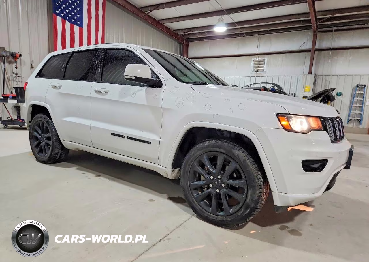 2018 Jeep Grand Cherokee Laredo VIN:1C4RJEAG6JC430807 - 4