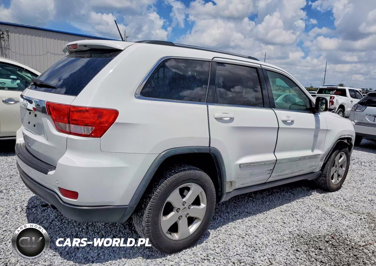 2013 Jeep Grand Cherokee Laredo VIN:1C4RJEAG0DC588774 - 3