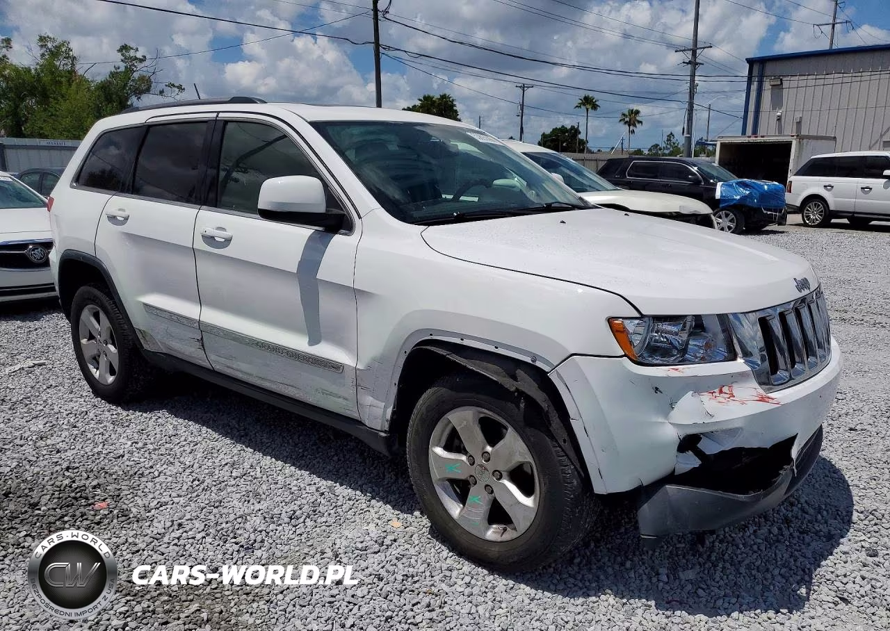 2013 Jeep Grand Cherokee Laredo VIN:1C4RJEAG0DC588774 - 4