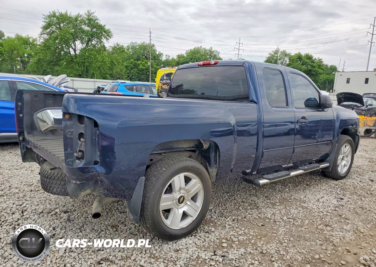 2008 Chevrolet Silverado C1500 VIN:2GCEC19J181309832 - 3