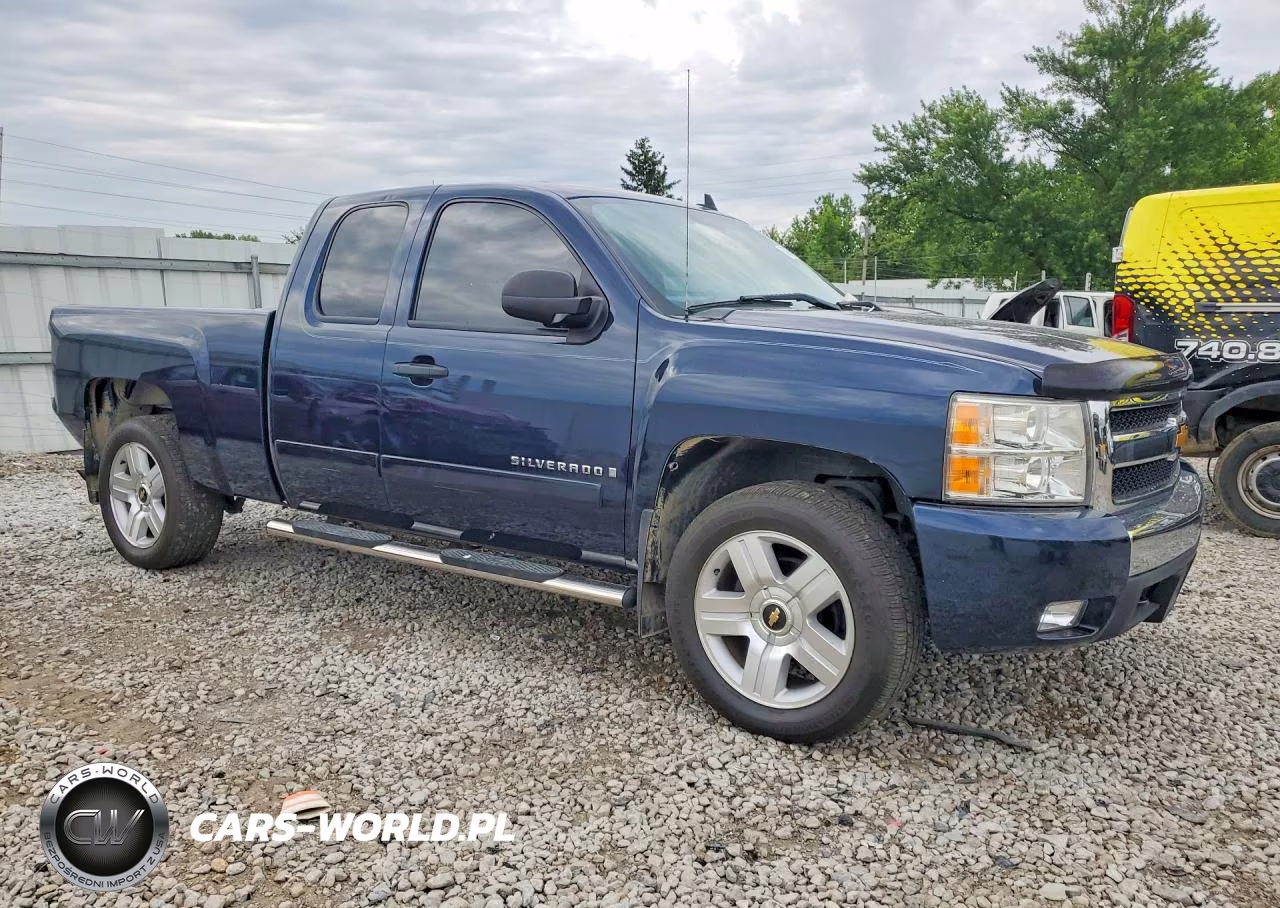 2008 Chevrolet Silverado C1500 VIN:2GCEC19J181309832 - 4