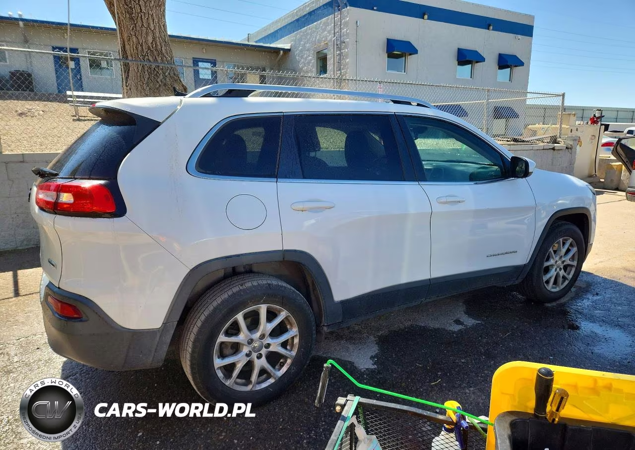 2016 Jeep Cherokee Latitude VIN:1C4PJLCB5GW304412 - 3