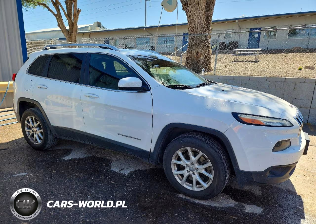 2016 Jeep Cherokee Latitude VIN:1C4PJLCB5GW304412 - 4