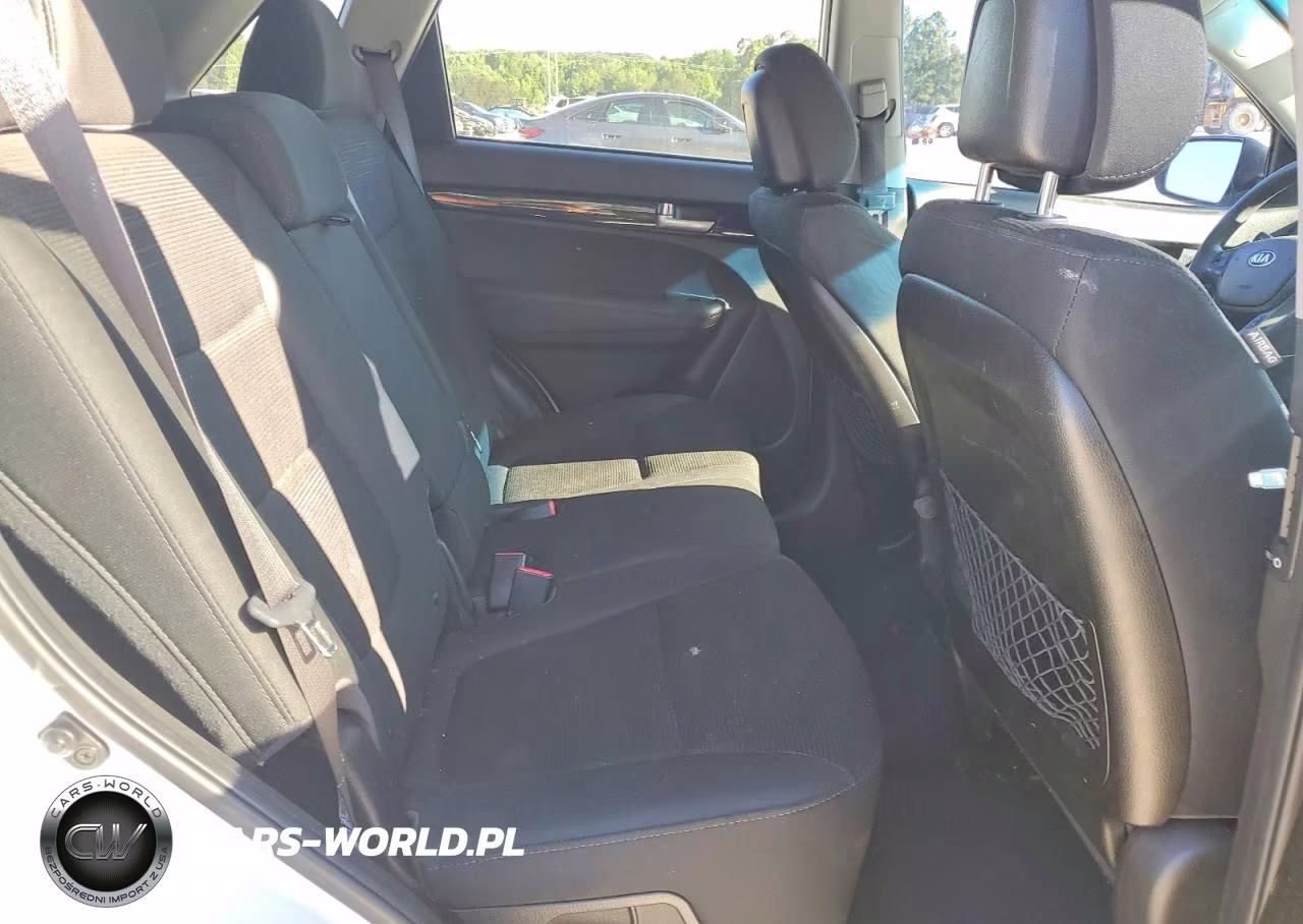 2015 Kia Sorento Lx VIN:5XYKTCA62FG562232 - 11