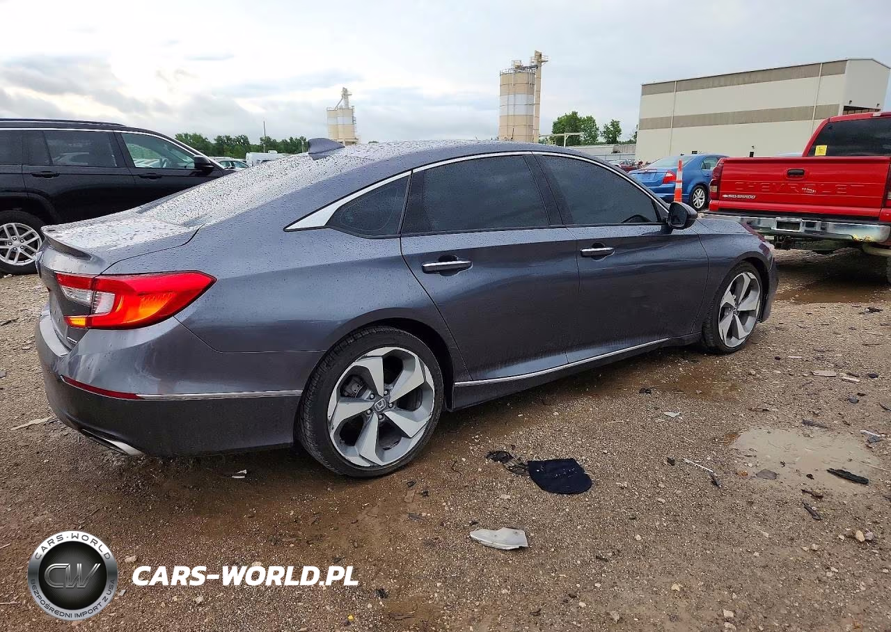 2018 Honda Accord Touring VIN:1HGCV1F97JA079528 - 3