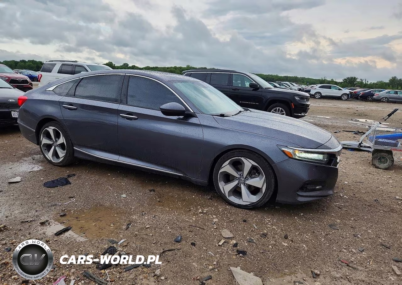 2018 Honda Accord Touring VIN:1HGCV1F97JA079528 - 4