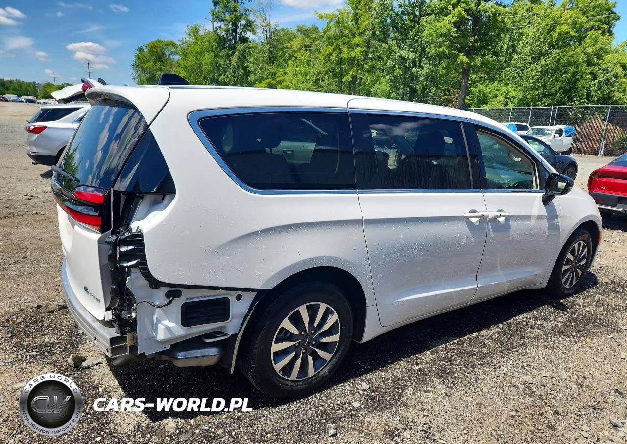 2024 Chrysler Pacifica Hybrid Select VIN:2C4RC1S74RR156897 - 3