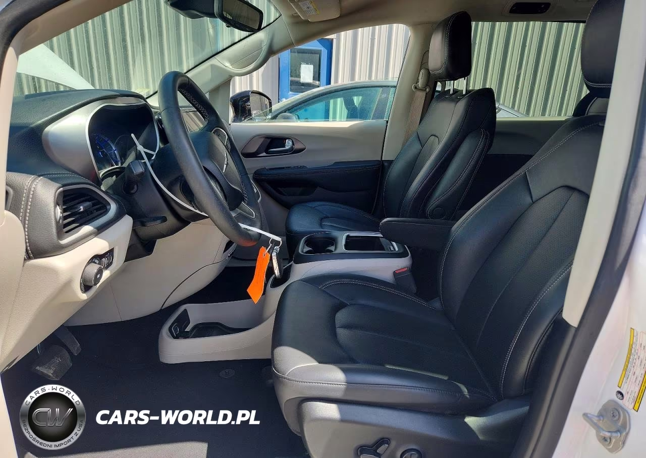 2024 Chrysler Pacifica Hybrid Select VIN:2C4RC1S74RR156897 - 7