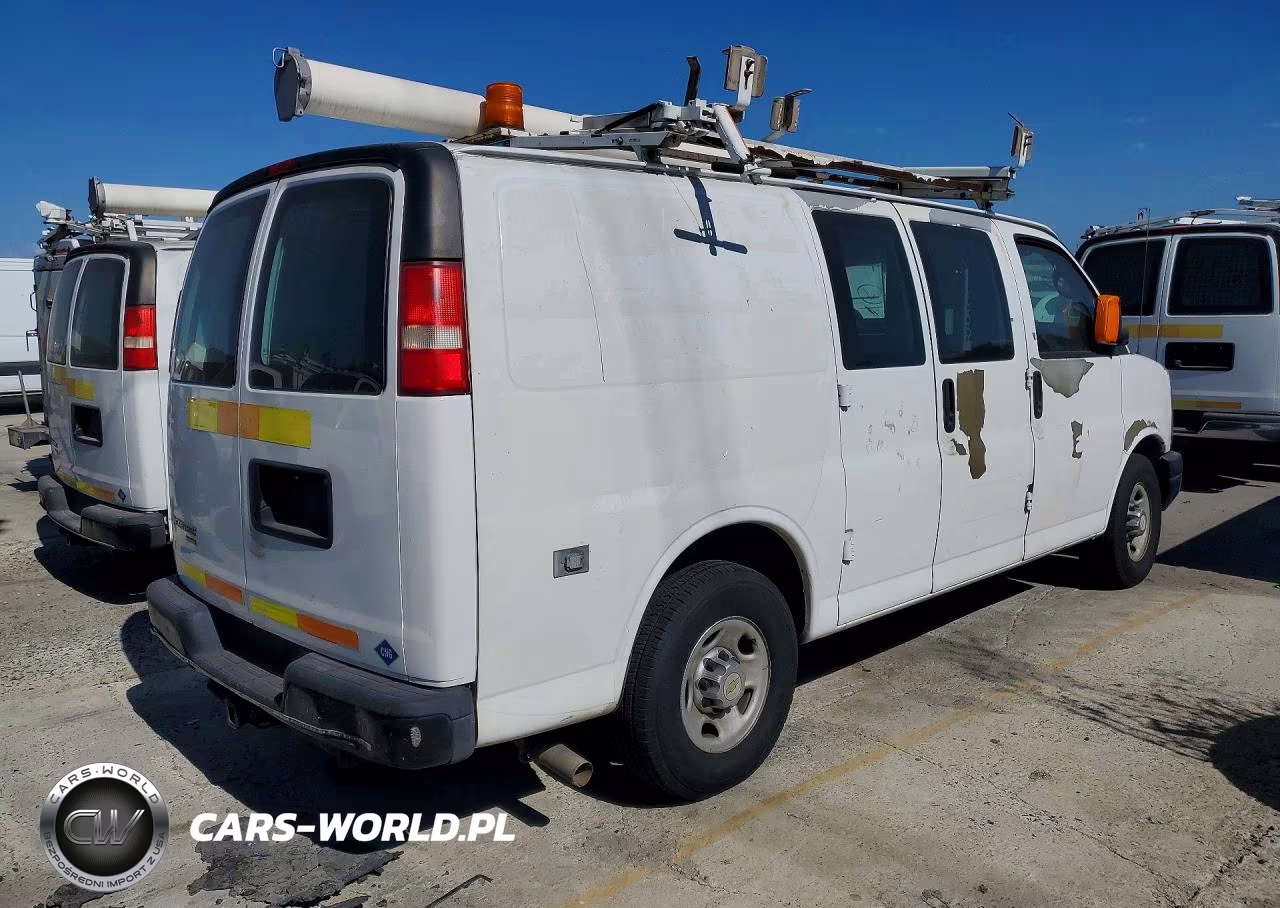 2011 Chevrolet Express G2500 VIN:1GCWGFCB3B1129935 - 3