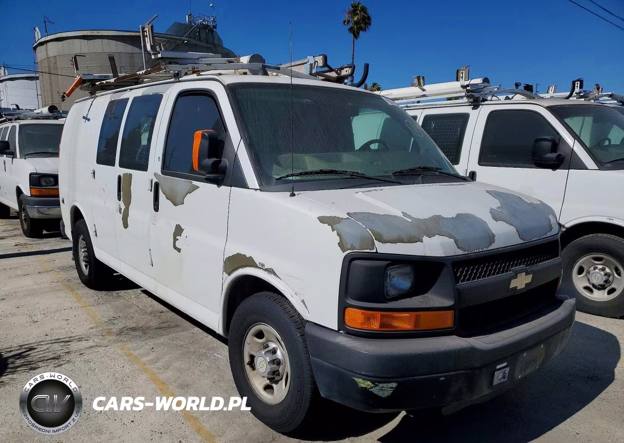 2011 Chevrolet Express G2500 VIN:1GCWGFCB3B1129935 - 4