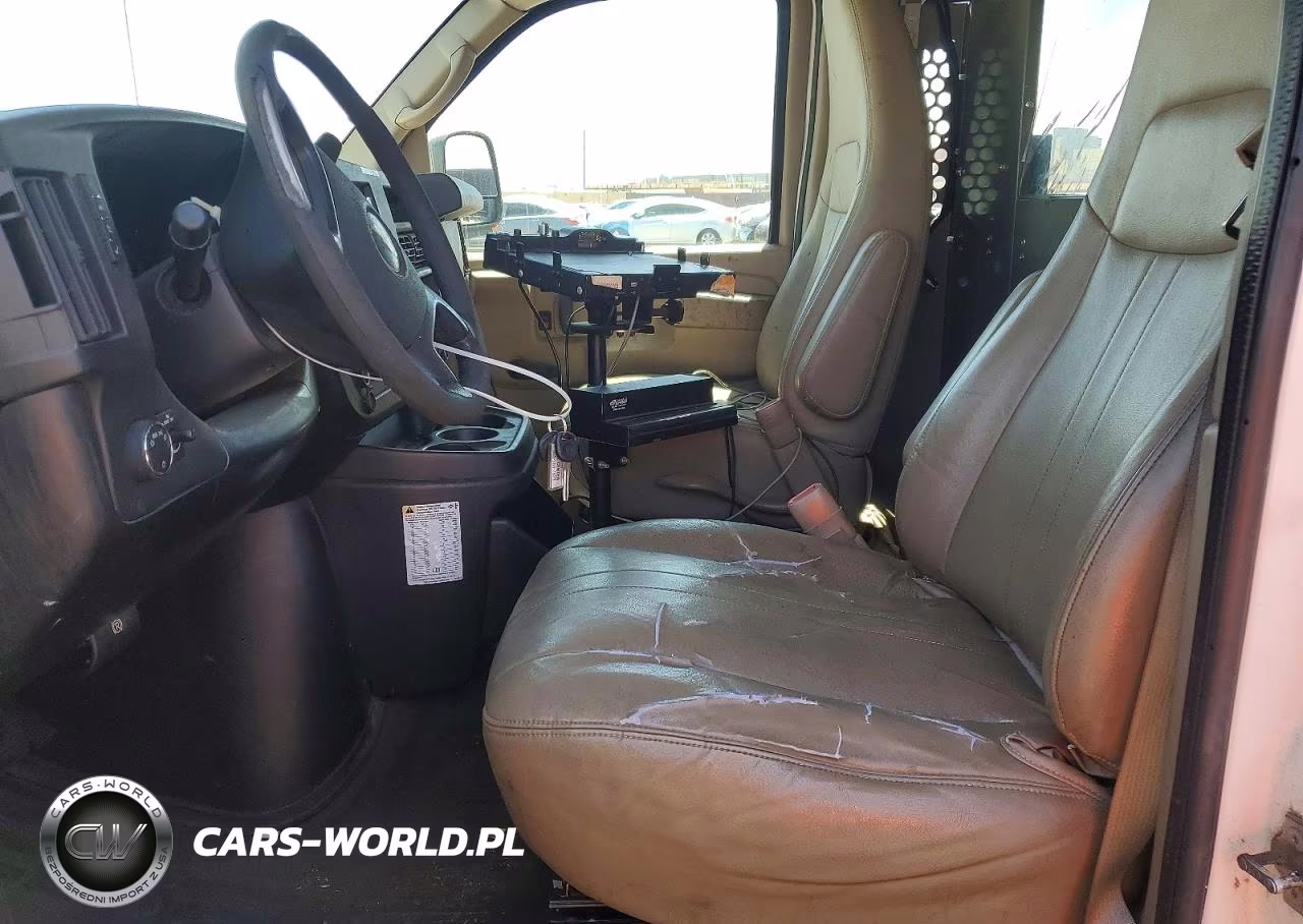 2011 Chevrolet Express G2500 VIN:1GCWGFCB3B1129935 - 7