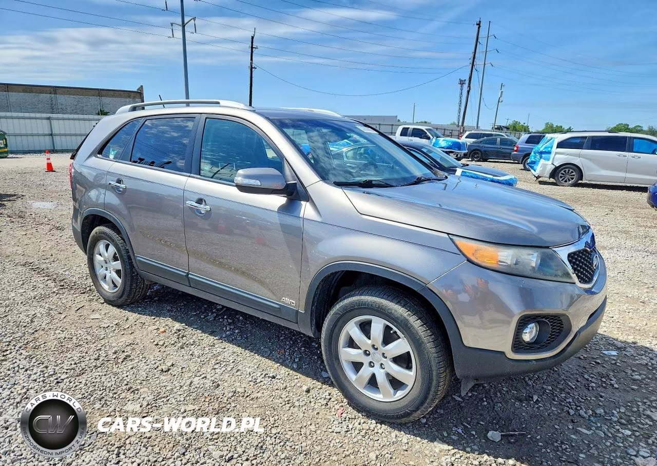 2011 Kia Sorento Lx VIN:5XYKTCA13BG112488 - 4