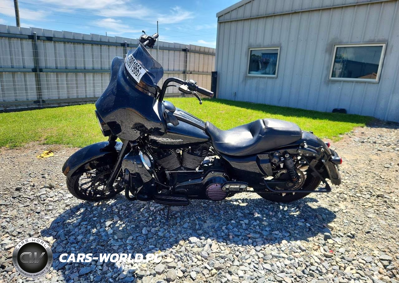 2013 Harley-Davidson Flhx Street Glide VIN:1HD1KBM1XDB652761 - 3