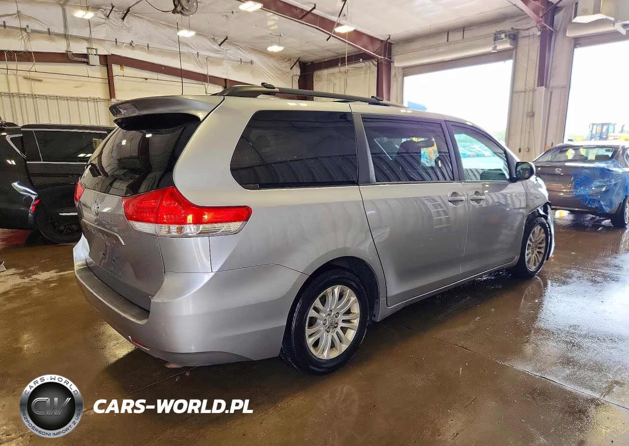 2012 Toyota Sienna Xle 8-Passenger VIN:5TDYK3DC3CS240745 - 3