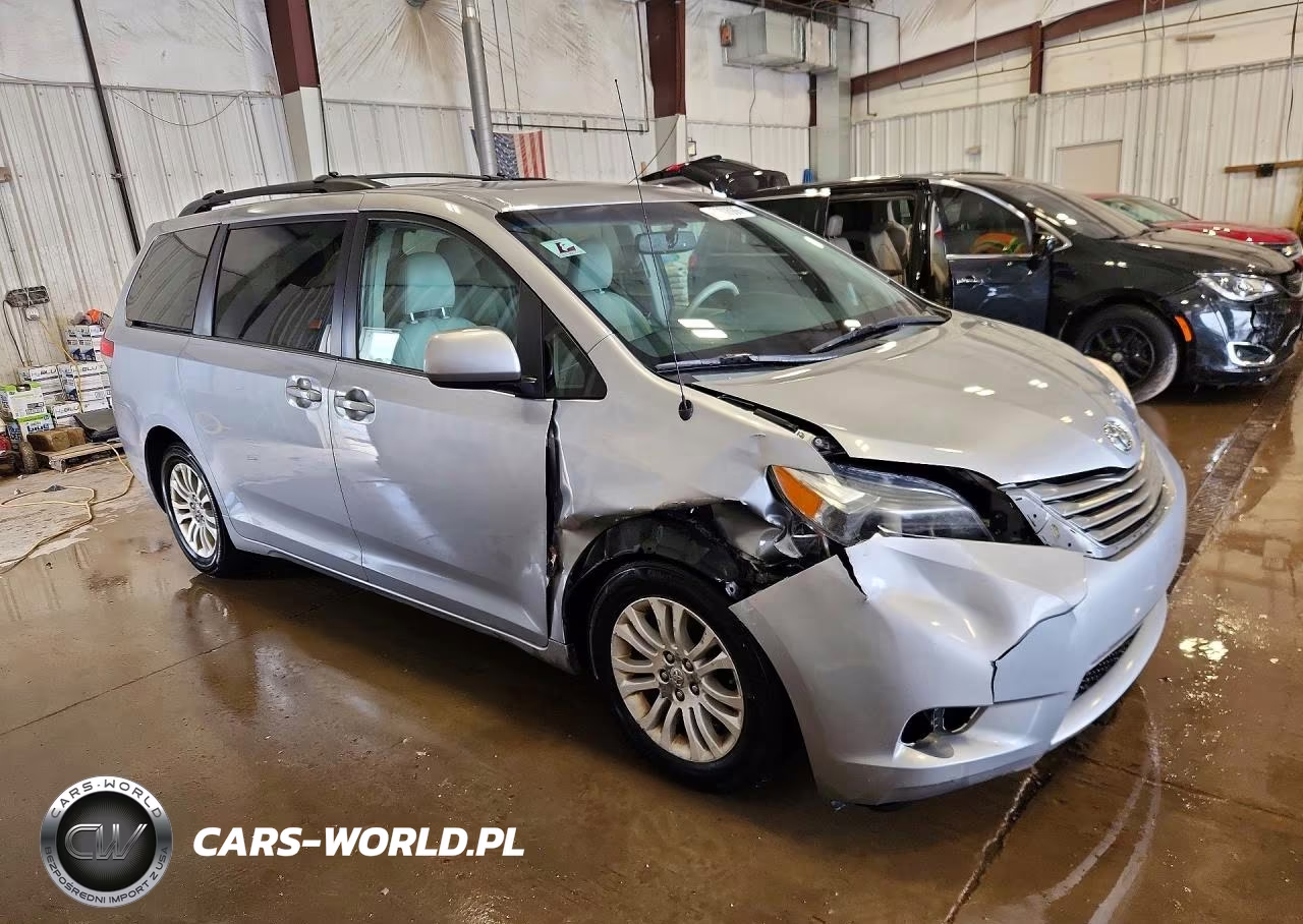 2012 Toyota Sienna Xle 8-Passenger VIN:5TDYK3DC3CS240745 - 4