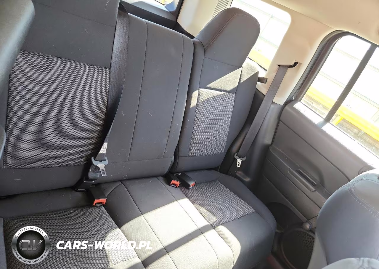 2010 Jeep Patriot Sport VIN:1J4NT1GBXAD647018 - 11
