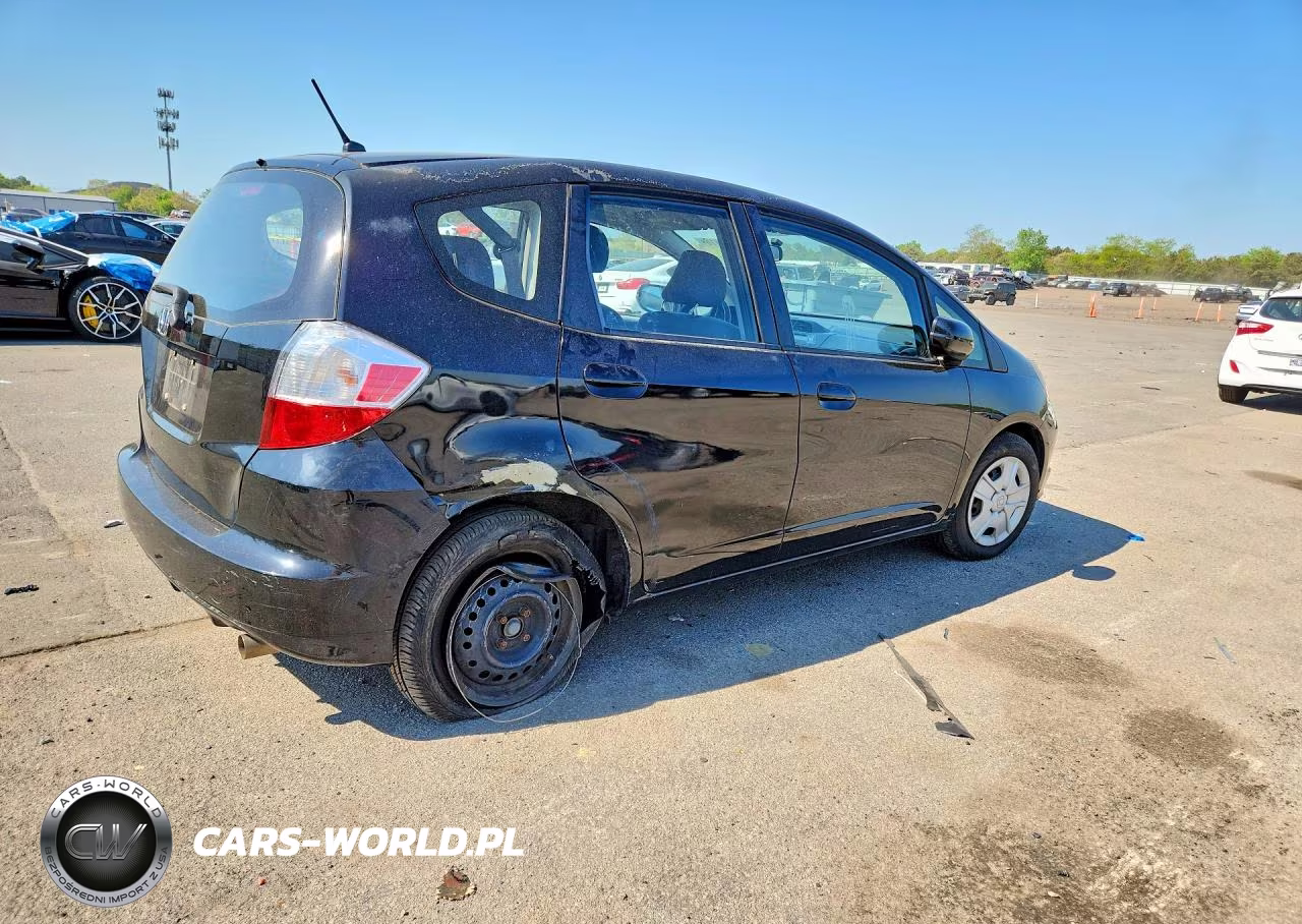 2012 Honda Fit VIN:JHMGE8H32CC005649 - 3