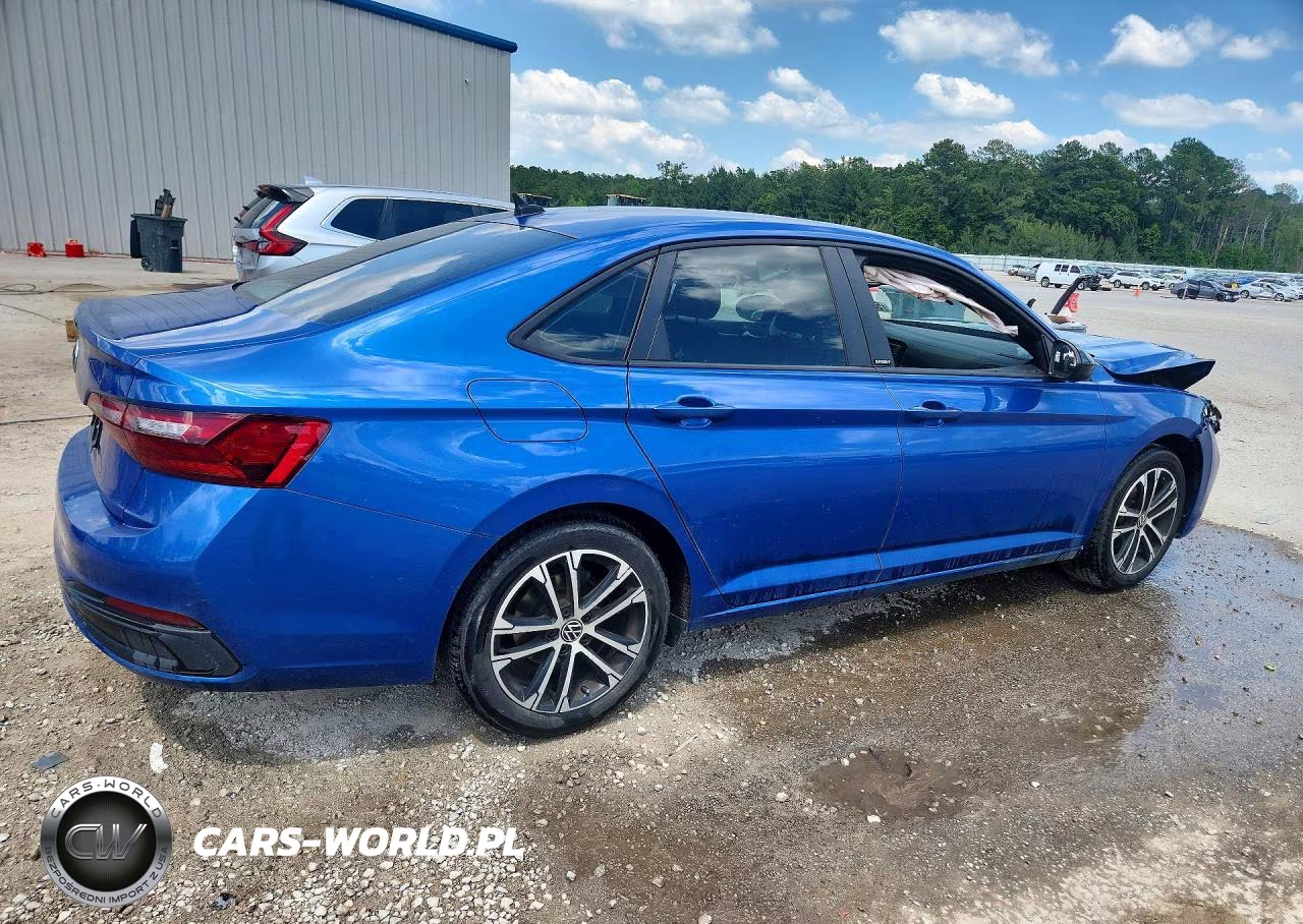 2023 Volkswagen Jetta Sport VIN:3VWBM7BU8PM016067 - 3