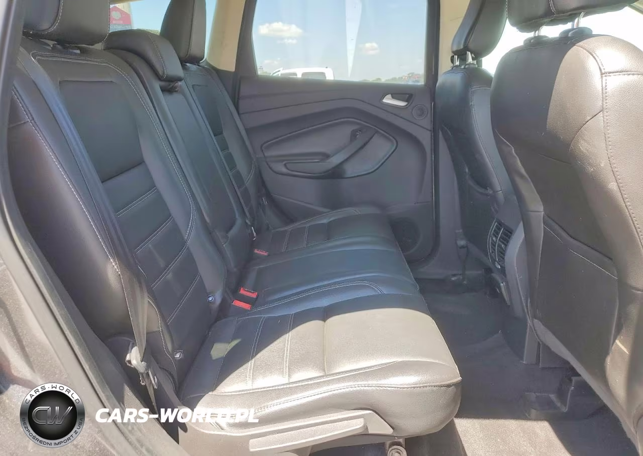 2019 Ford Escape Titanium VIN:1FMCU0J93KUA84613 - 10