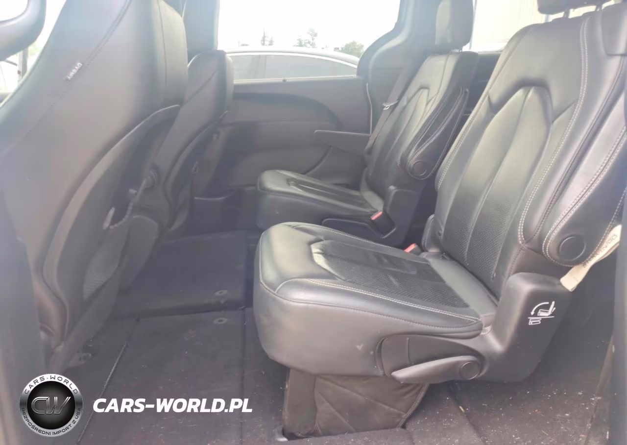 2020 Chrysler Pacifica Touring L VIN:2C4RC1BGXLR173257 - 11