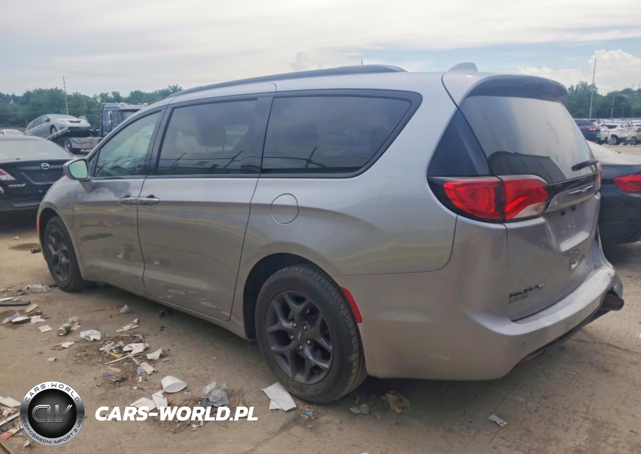 2020 Chrysler Pacifica Touring L VIN:2C4RC1BGXLR173257 - 2