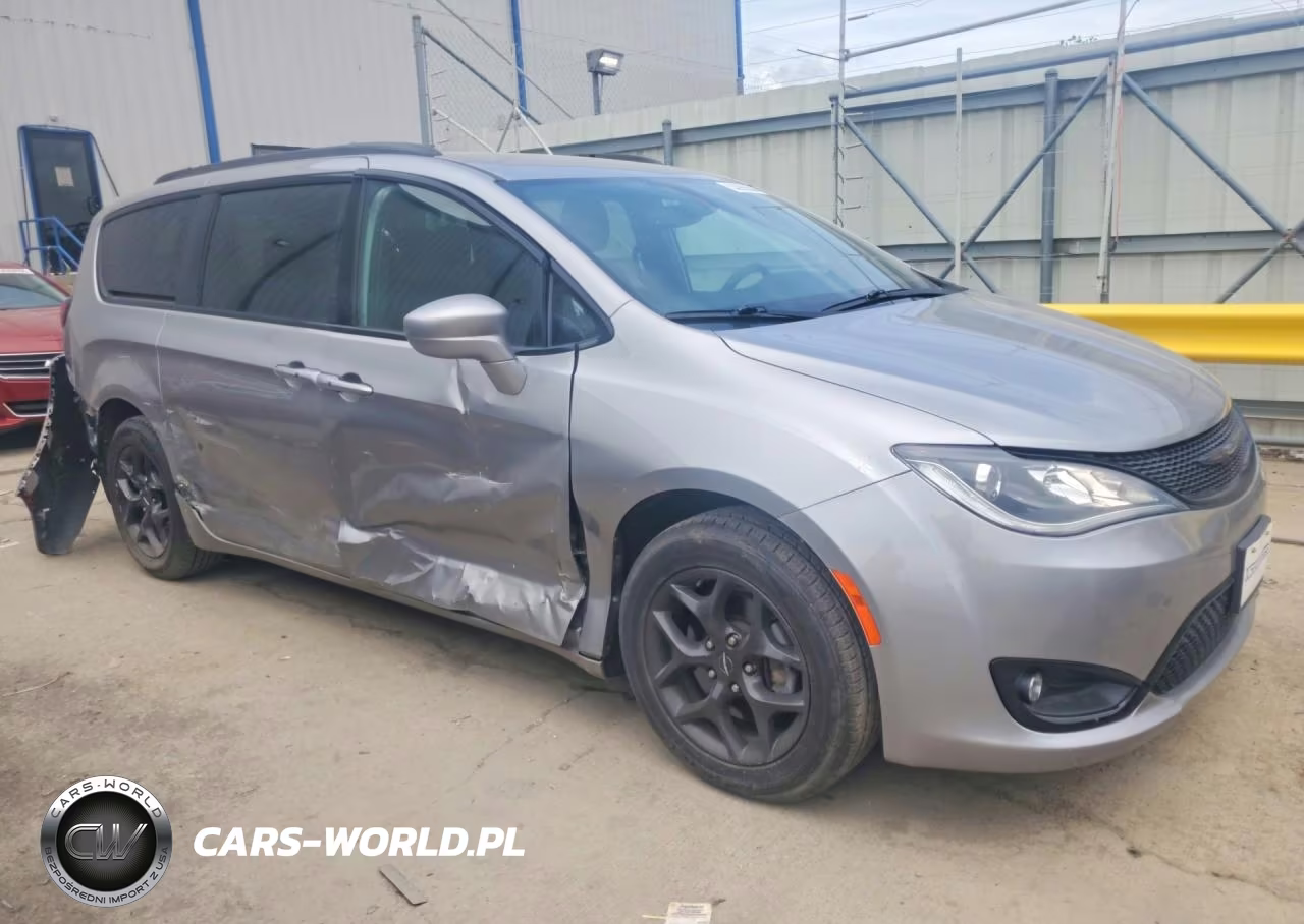 2020 Chrysler Pacifica Touring L VIN:2C4RC1BGXLR173257 - 4