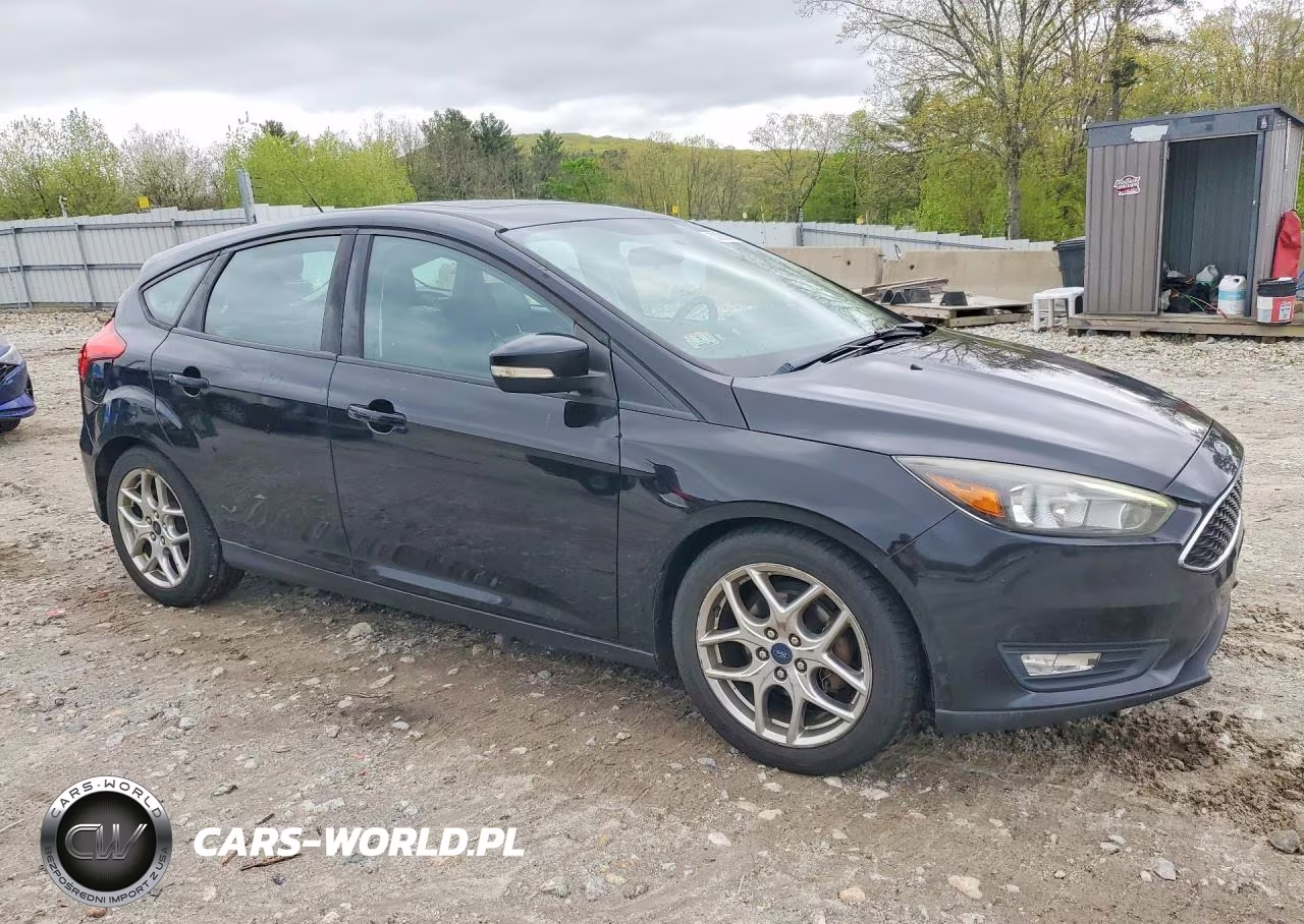 2016 Ford Focus Se VIN:1FADP3K22GL295419 - 4