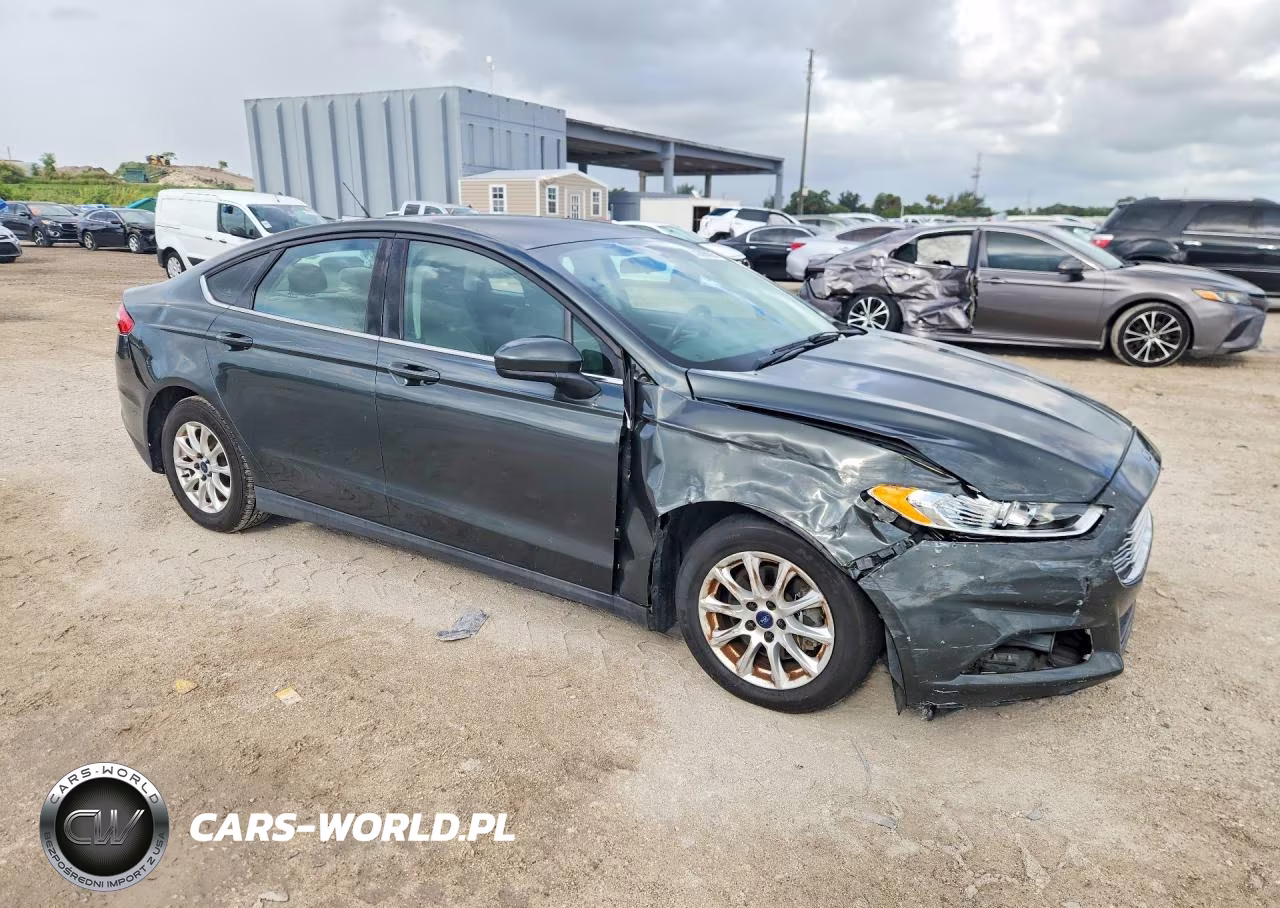2015 Ford Fusion S VIN:3FA6P0G79FR123786 - 4