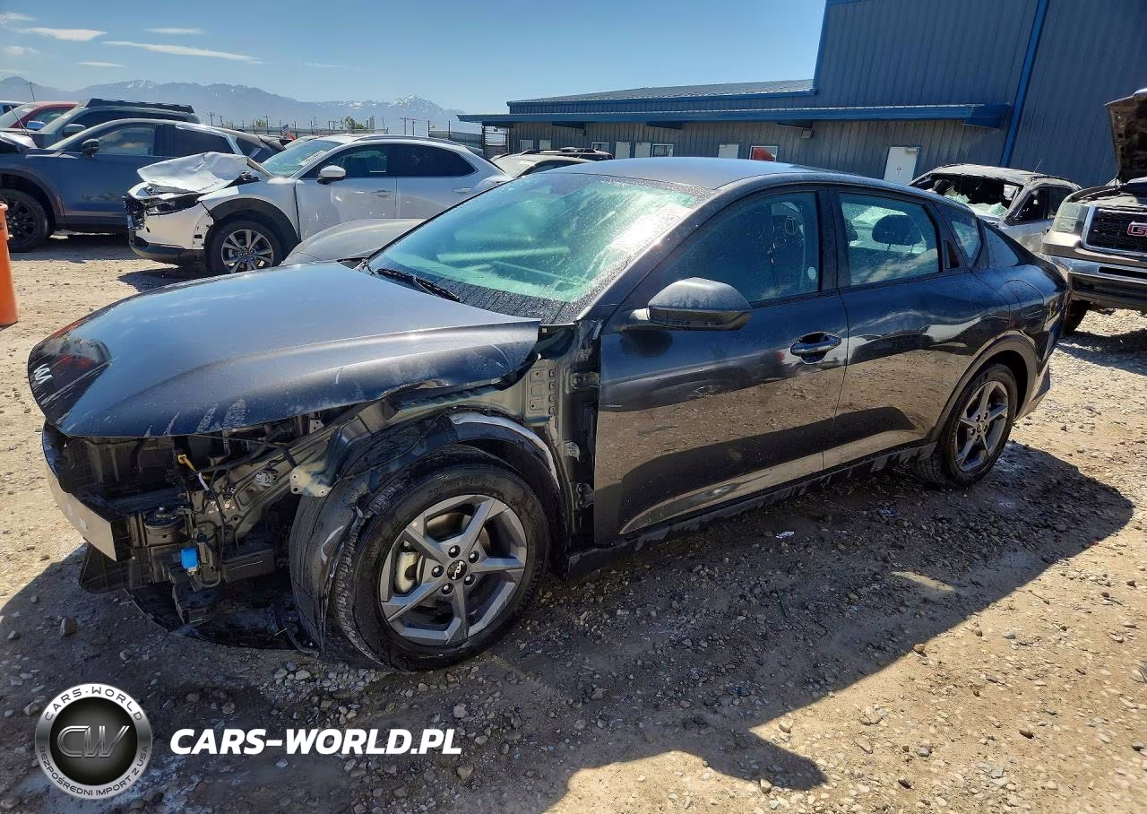 2025 Kia K4 Lxs – zdjęcie 1 z 13