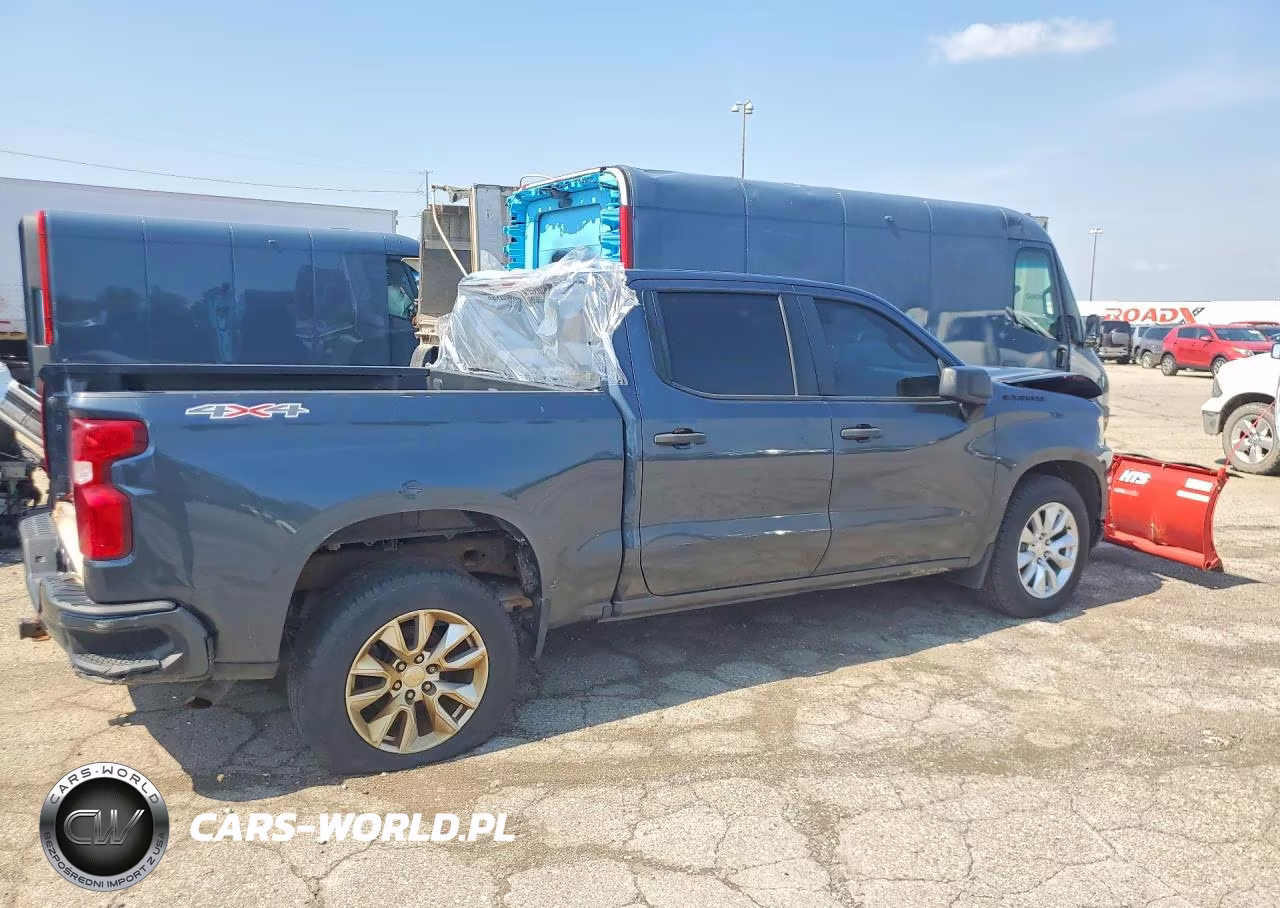 2021 Chevrolet Silverado K1500 Custom VIN:1GCPYBEK6MZ264113 - 3