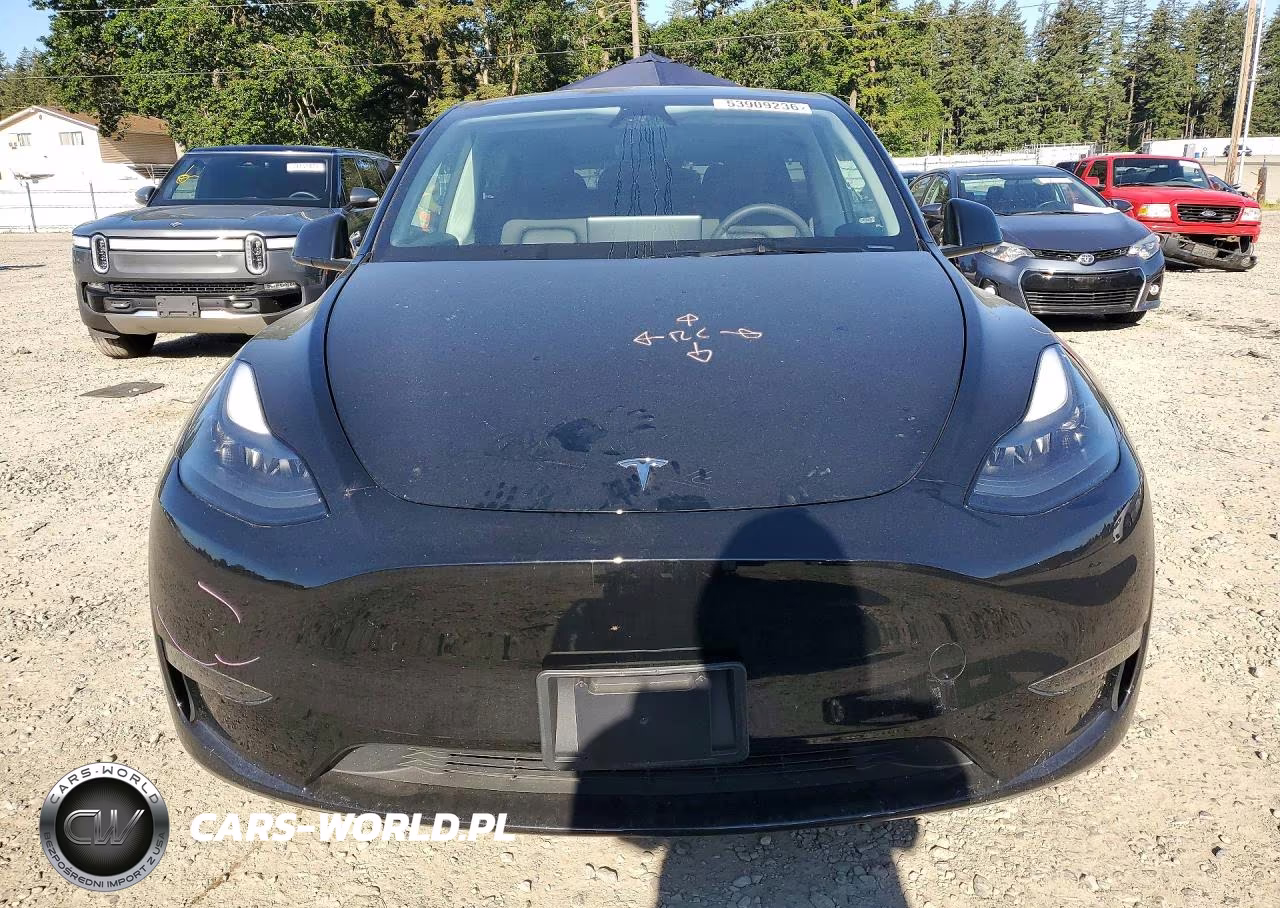 2024 Tesla Model Y VIN:7SAYGDED8RF086063 - 5