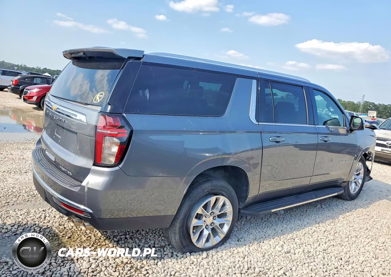 2021 Chevrolet Suburban C1500 Premier VIN:1GNSCFKD3MR338875 - 3