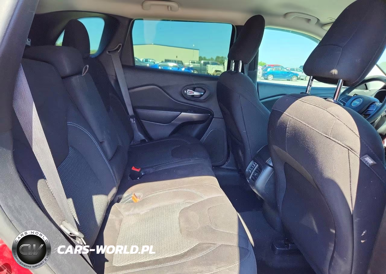 2019 Jeep Cherokee Latitude VIN:1C4PJLCB7KD487753 - 11