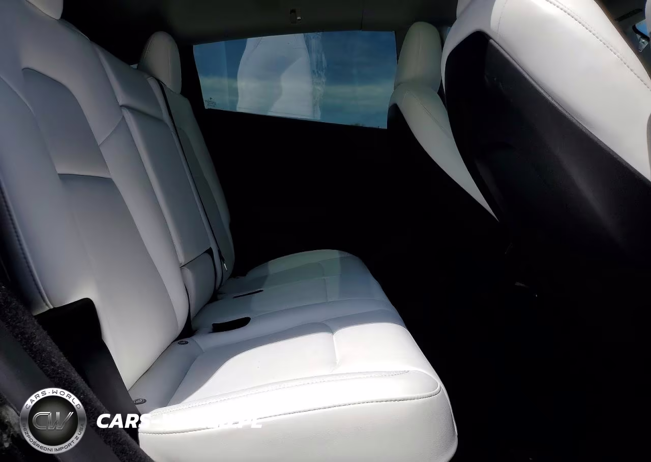 2023 Tesla Model Y VIN:7SAYGDEE6PA182115 - 10