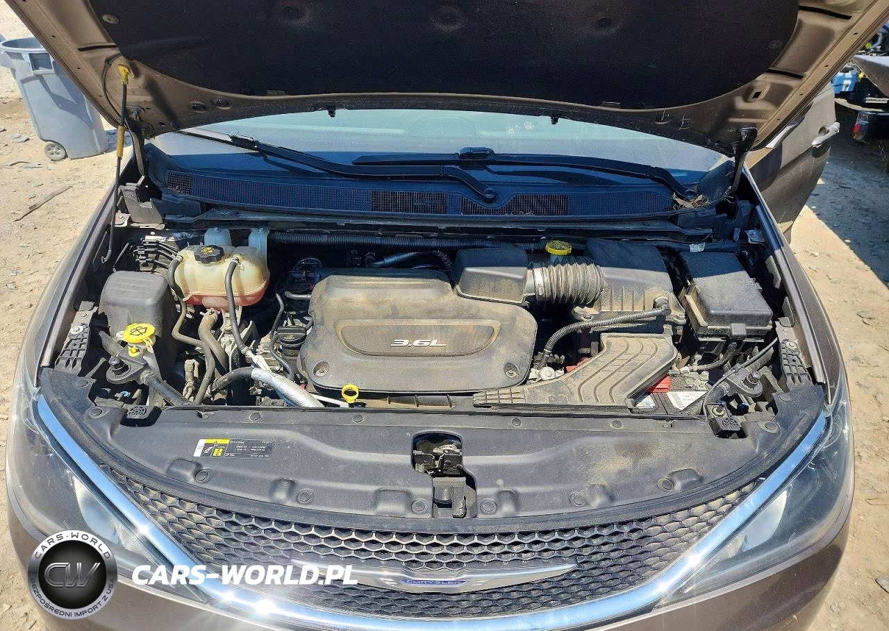 2018 Chrysler Pacifica Touring Plus VIN:2C4RC1FG9JR131458 - 12
