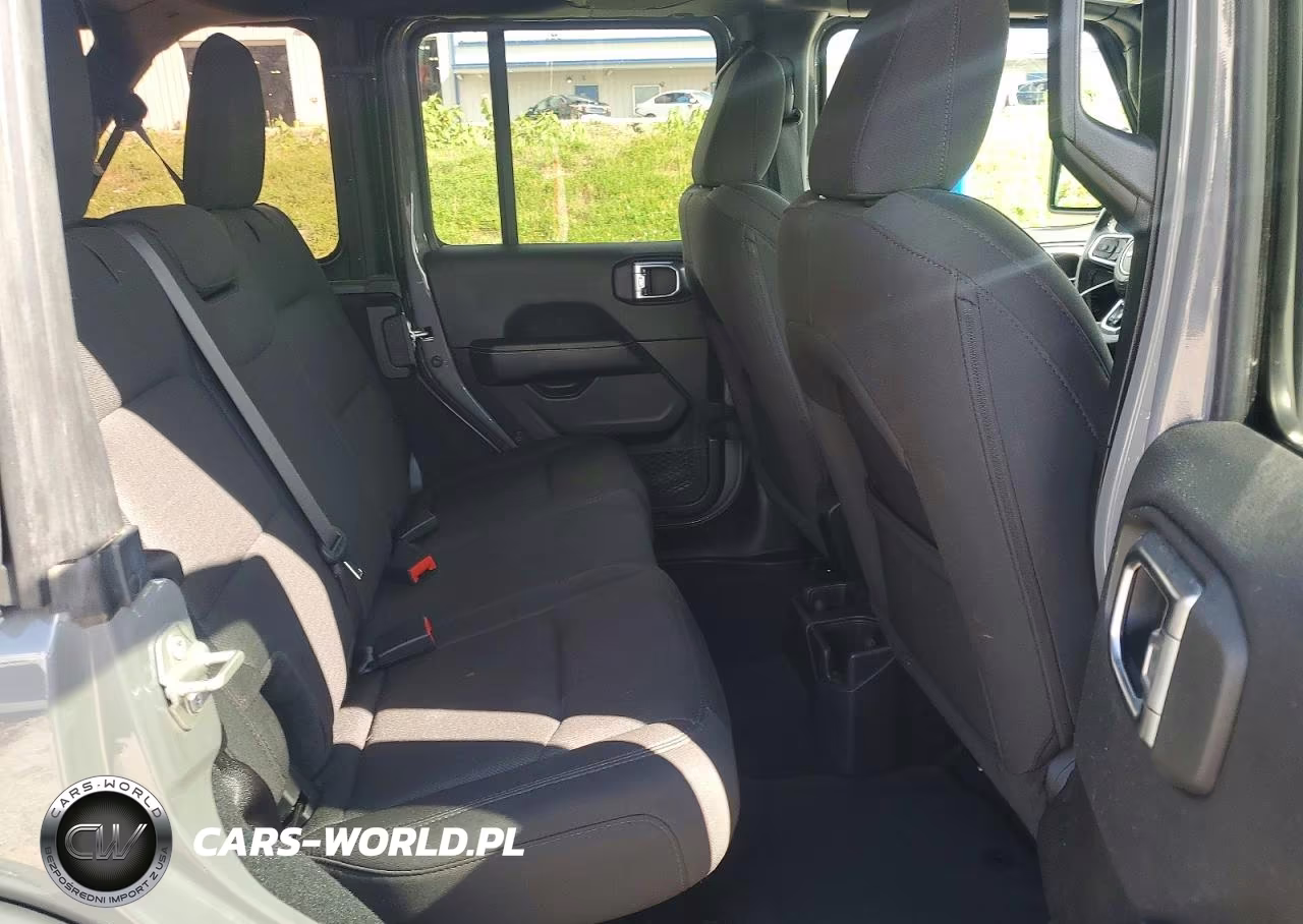 2023 Jeep Wrangler Sahara VIN:1C4HJXEN0PW677098 - 10