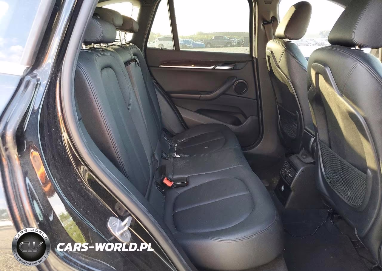 2018 BMW X1 xDrive28I VIN:WBXHT3C34J5F92921 - 11