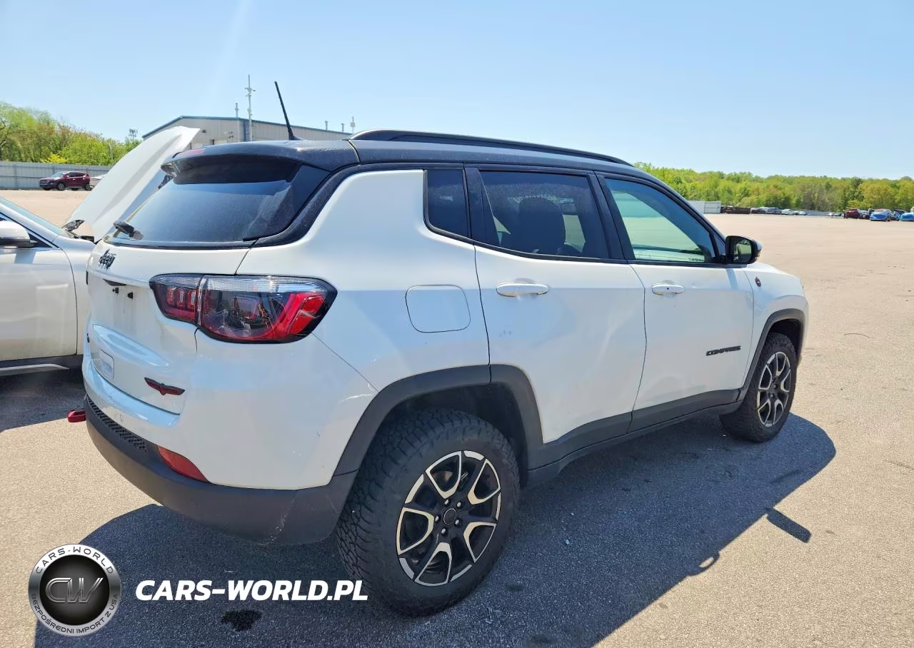 2025 Jeep Compass Trailhawk VIN:3C4NJDDN2ST564044 - 3