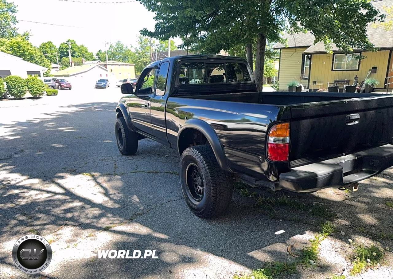 2004 Toyota Tacoma Xtracab VIN:5TEWN72N74Z392476 - 3