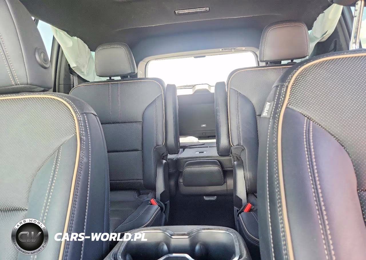 2025 Chevrolet Traverse High Country VIN:1GNERKRS8SJ153788 - 10