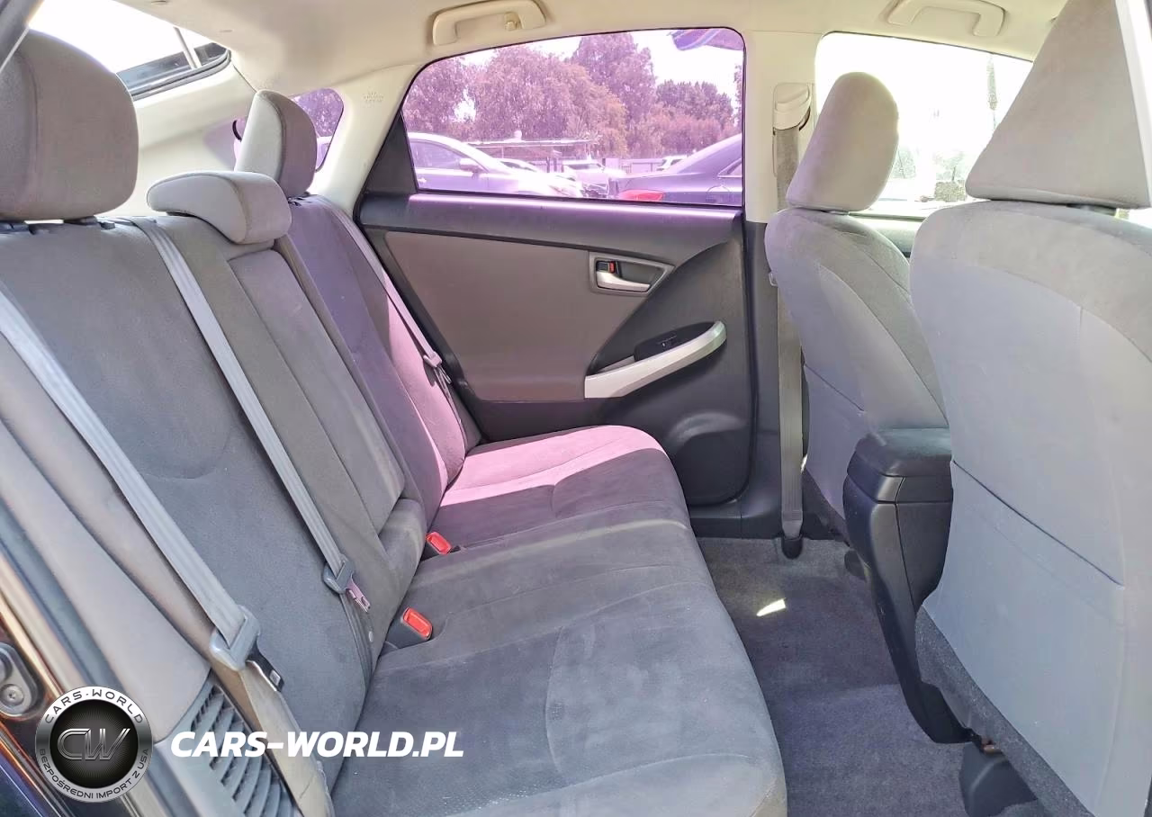 2015 Toyota Prius Two VIN:JTDKN3DU3F1926128 - 10