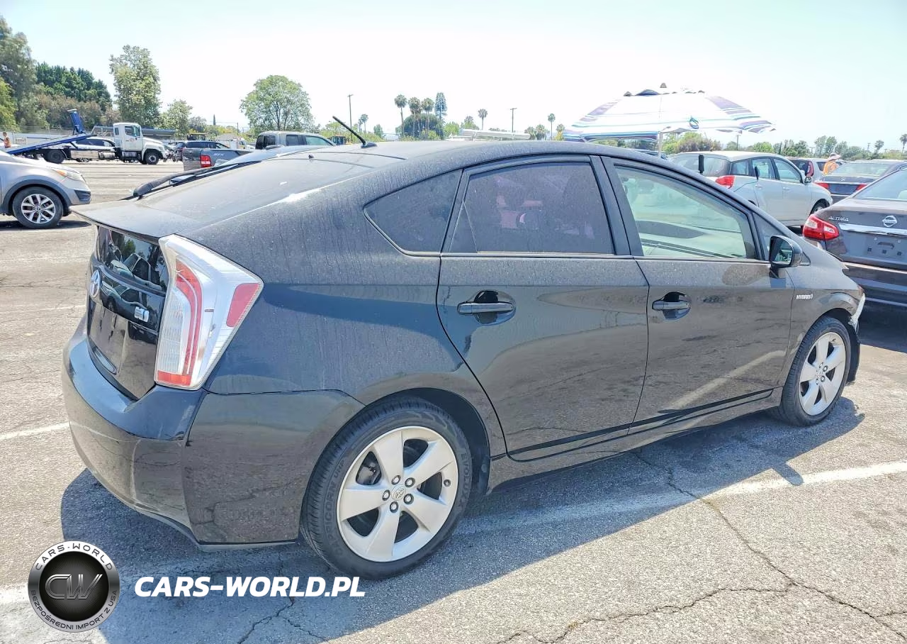 2015 Toyota Prius Two VIN:JTDKN3DU3F1926128 - 3