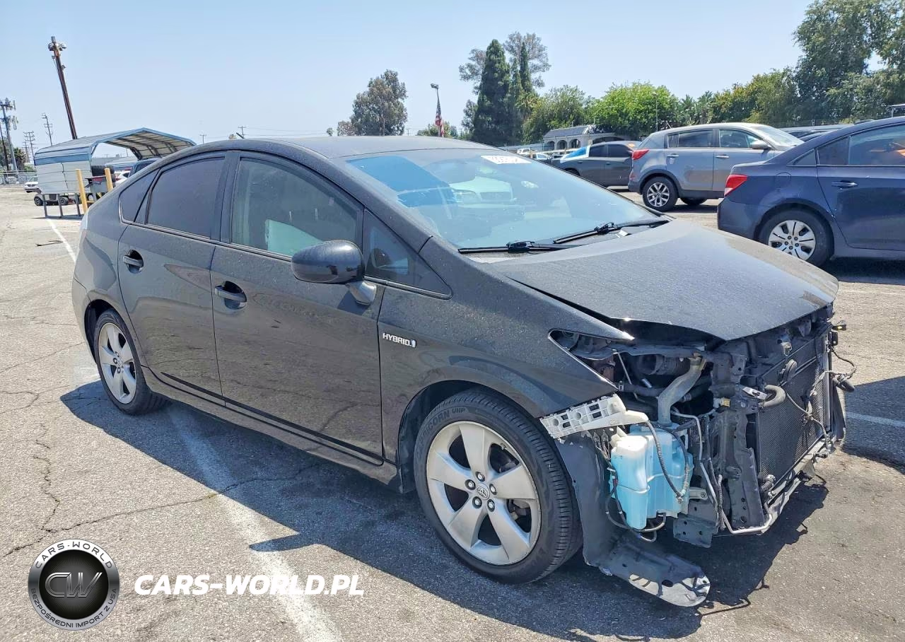 2015 Toyota Prius Two VIN:JTDKN3DU3F1926128 - 4