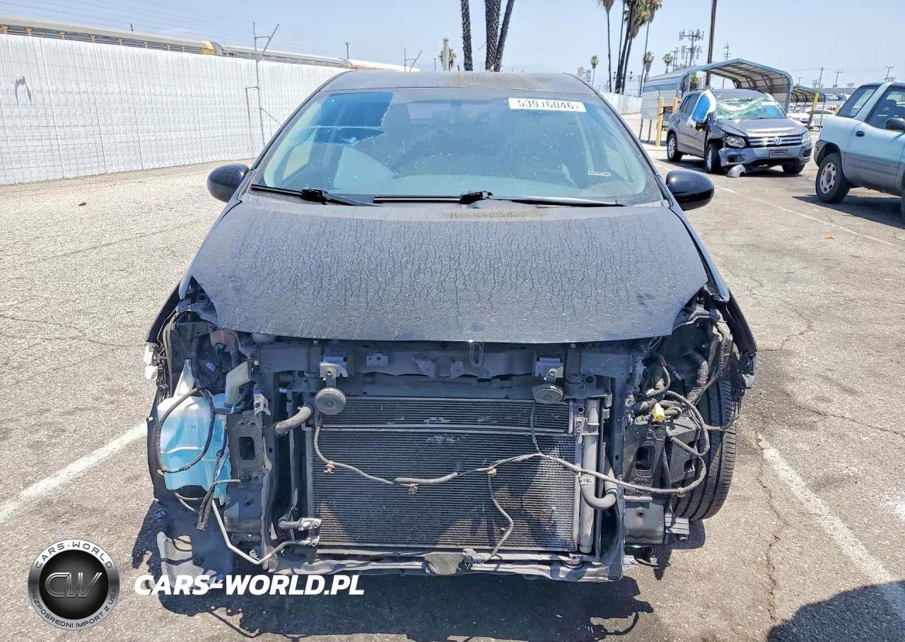 2015 Toyota Prius Two VIN:JTDKN3DU3F1926128 - 5