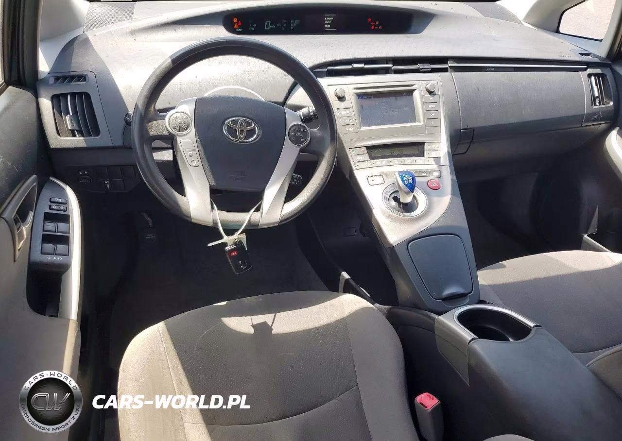 2015 Toyota Prius Two VIN:JTDKN3DU3F1926128 - 8